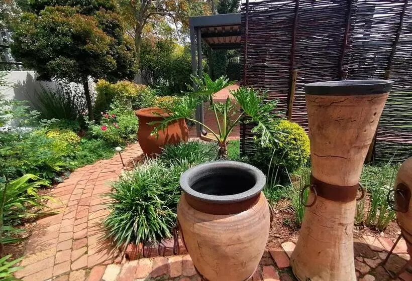 Aamiaismajoitus (B&B) Jasmine Guest Cottage