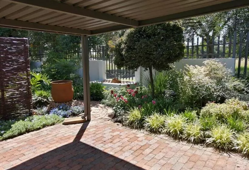 Aamiaismajoitus (B&B) Jasmine Guest Cottage