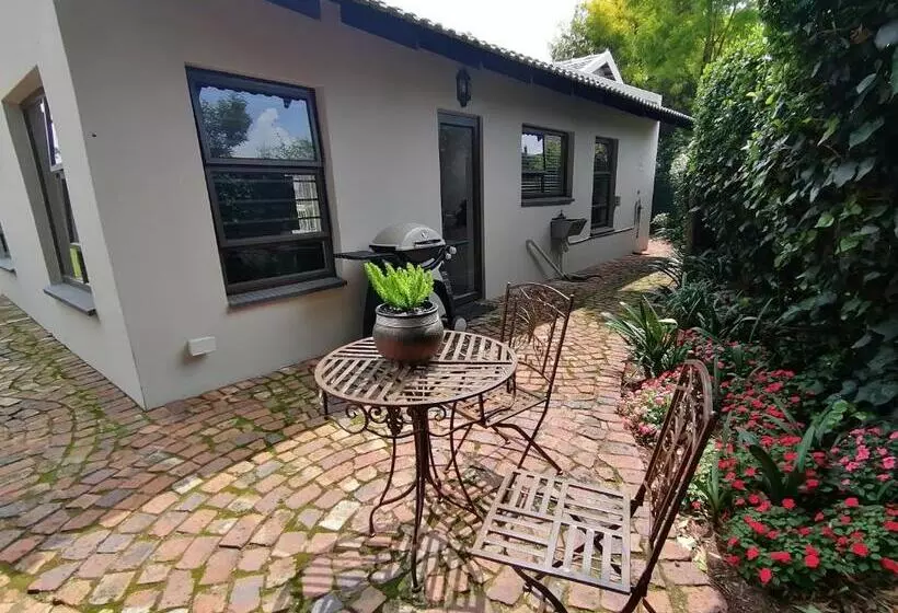 Aamiaismajoitus (B&B) Jasmine Guest Cottage