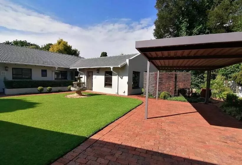 Aamiaismajoitus (B&B) Jasmine Guest Cottage