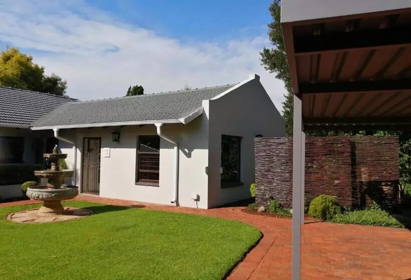 Aamiaismajoitus (B&B) Jasmine Guest Cottage