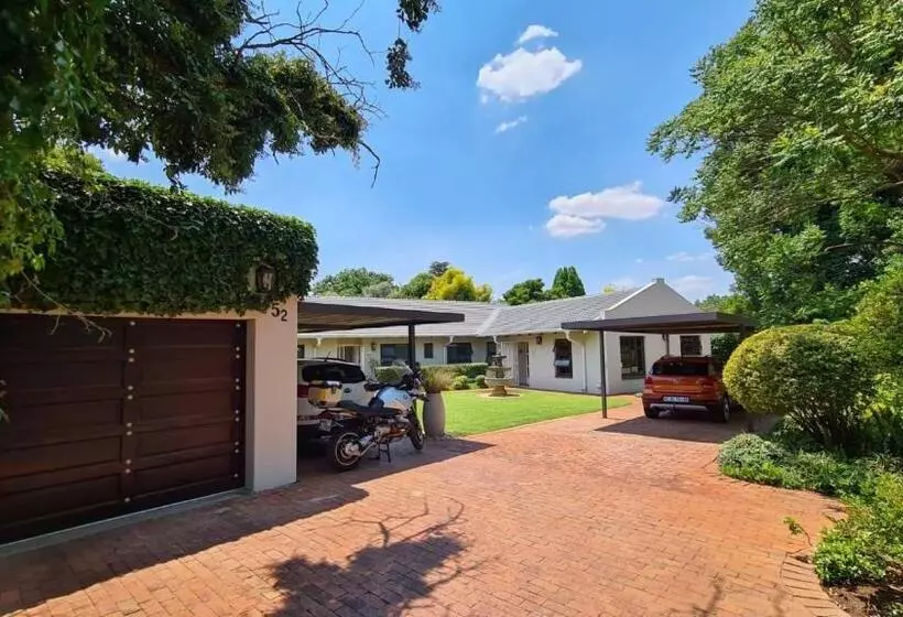 Aamiaismajoitus (B&B) Jasmine Guest Cottage