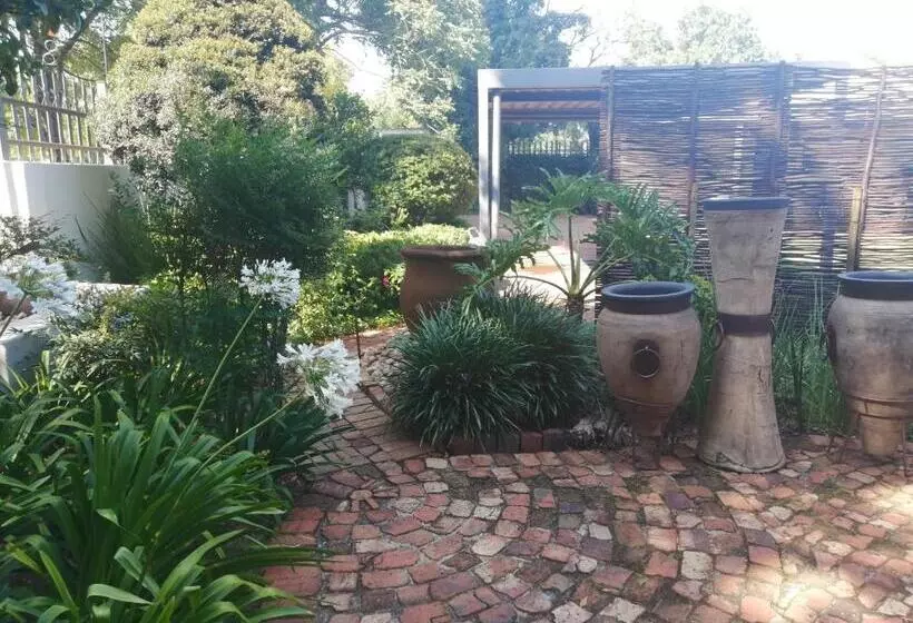 Aamiaismajoitus (B&B) Jasmine Guest Cottage