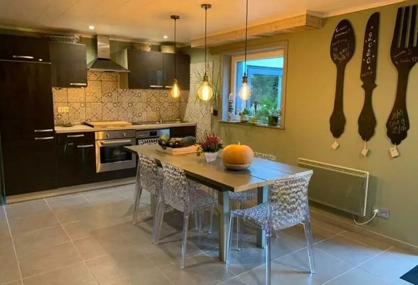 Aamiaismajoitus (B&B) Le Soleil Couchant/chambre D Hôtes