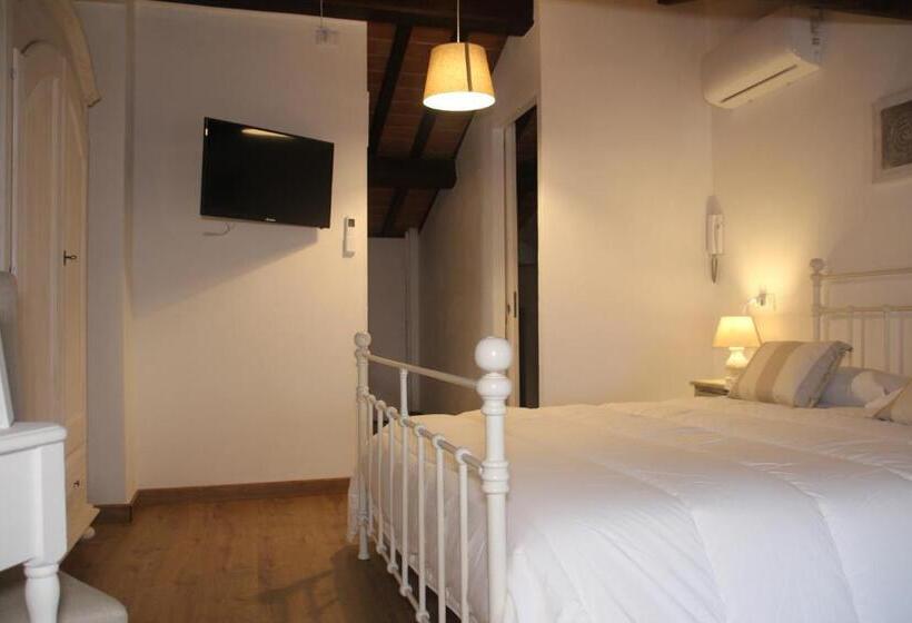 Bed and Breakfast La Maison Del Borgo