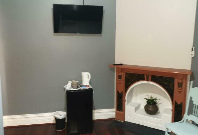 Bed and Breakfast Roseneath Cottage