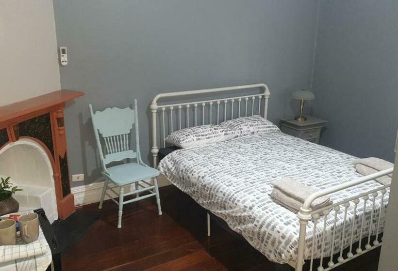 Bed and Breakfast Roseneath Cottage