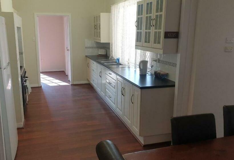 Bed and Breakfast Roseneath Cottage