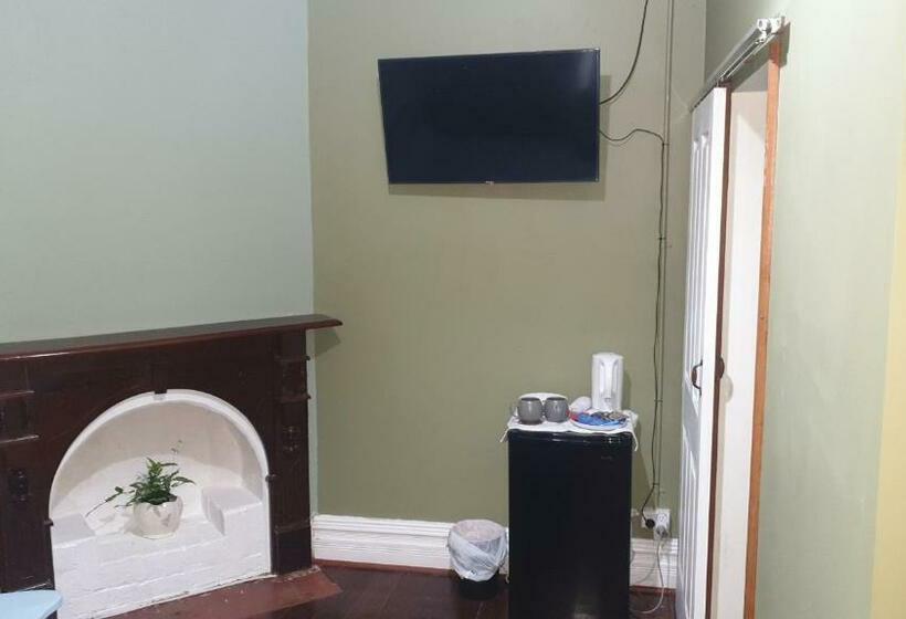 Bed and Breakfast Roseneath Cottage