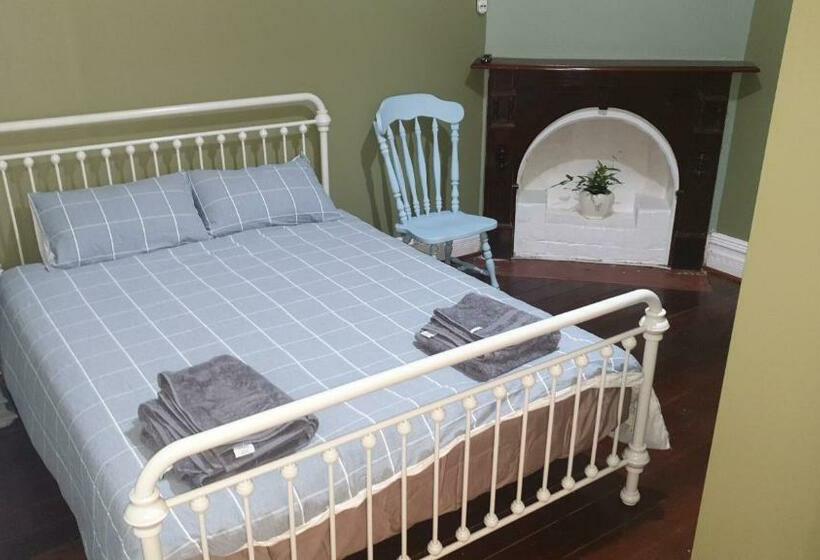 Bed and Breakfast Roseneath Cottage