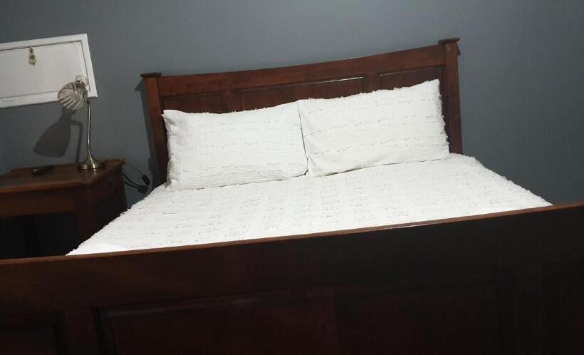 Bed and Breakfast Roseneath Cottage