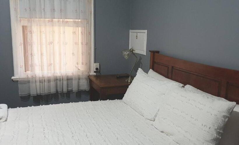 Bed and Breakfast Roseneath Cottage