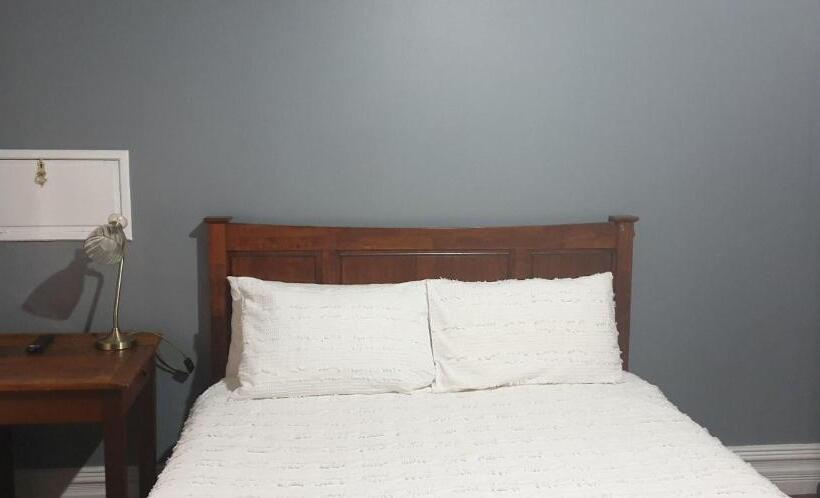 Bed and Breakfast Roseneath Cottage