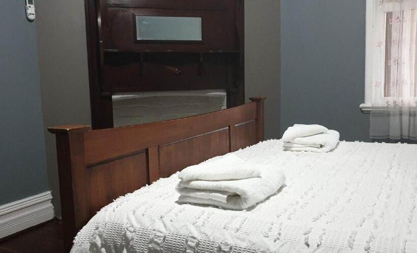 Bed and Breakfast Roseneath Cottage