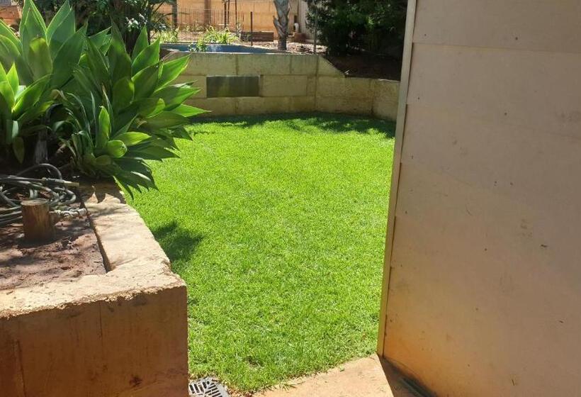 Bed and Breakfast Roseneath Cottage