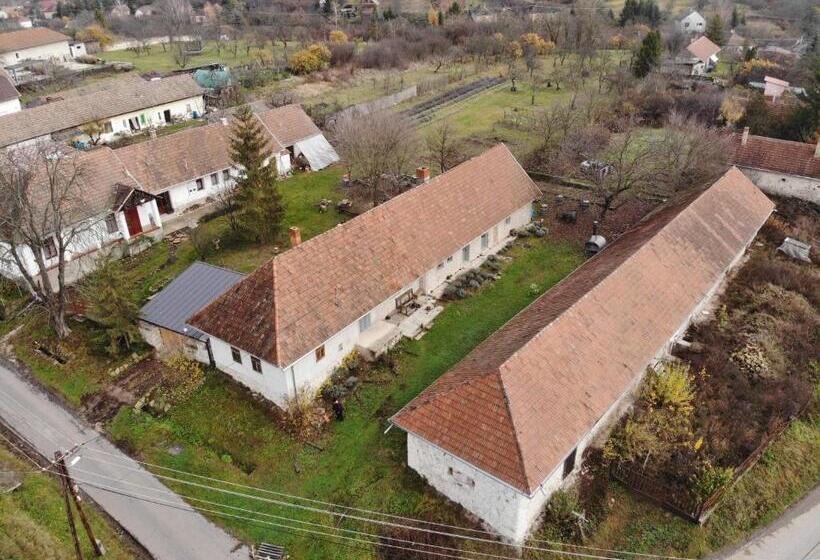 פנסיון Hungry Grape Guests