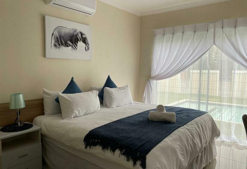 פנסיון Impongo Royal Lodge