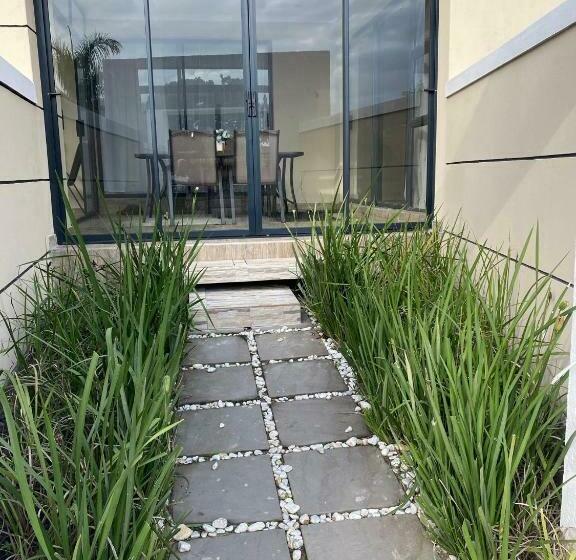 פנסיון Impongo Royal Lodge