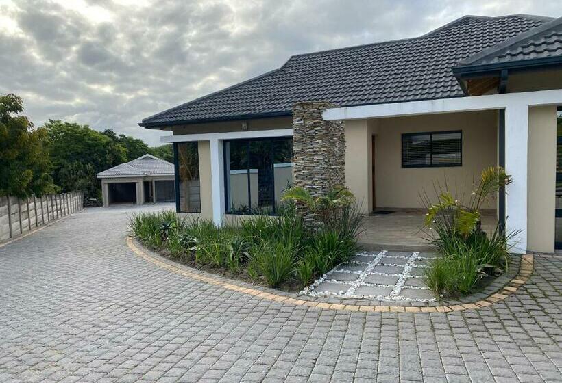 פנסיון Impongo Royal Lodge