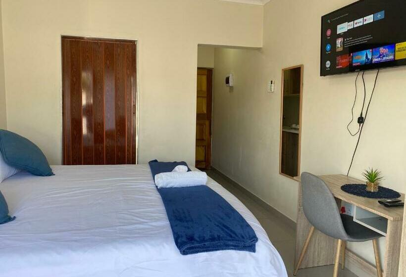 פנסיון Impongo Royal Lodge