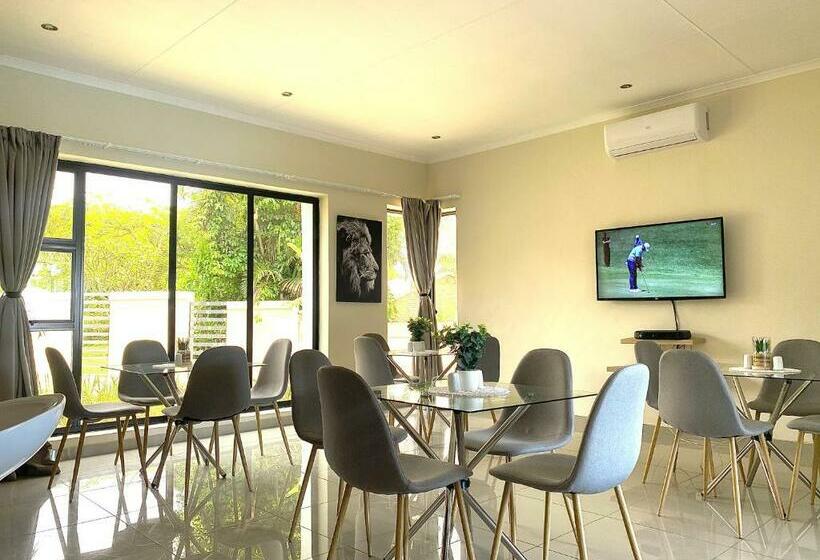 פנסיון Impongo Royal Lodge