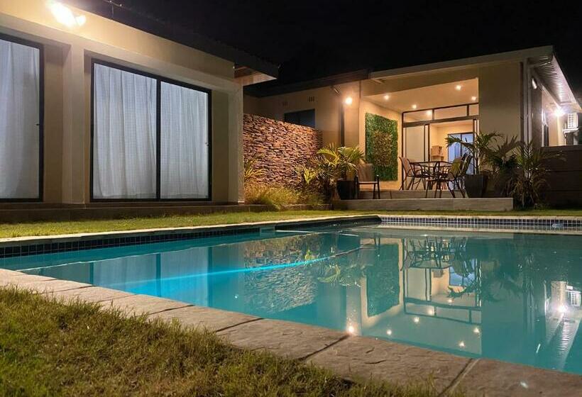 פנסיון Impongo Royal Lodge