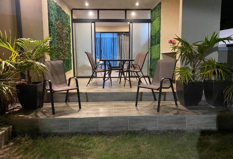 פנסיון Impongo Royal Lodge