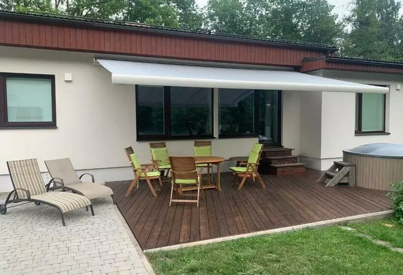 پانسیون Mäekalda Guesthouse Garden Villa With Private Sauna