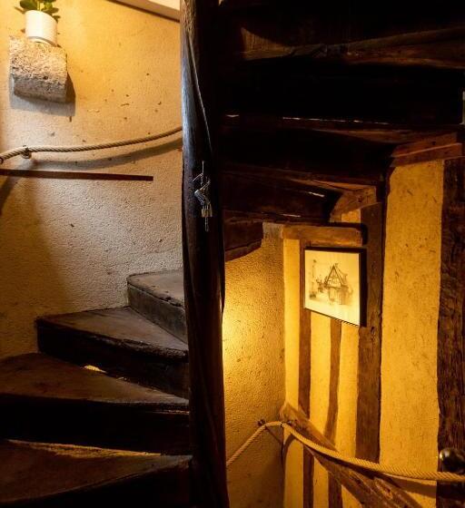 تختخواب و صبحانه La Tour Aux Grains Chambres Autonomes