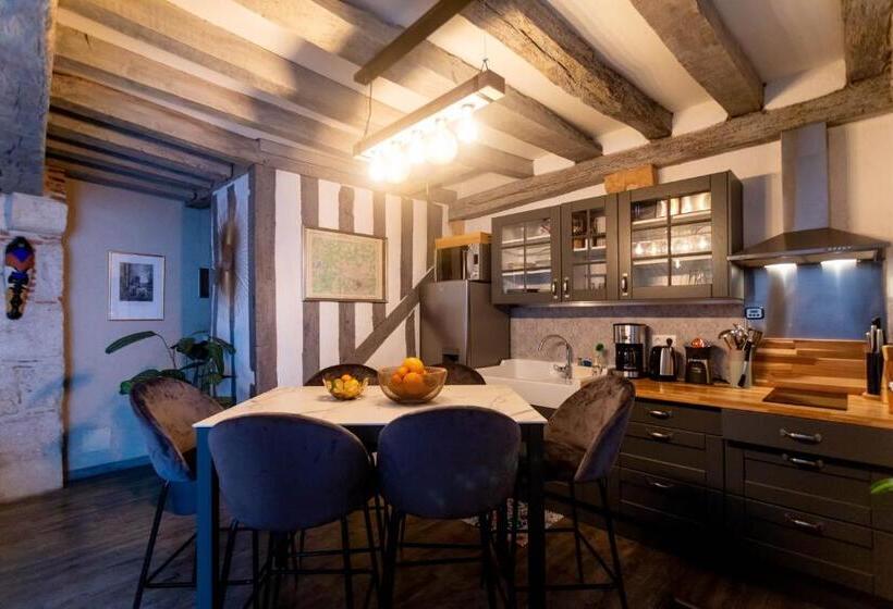 تختخواب و صبحانه La Tour Aux Grains Chambres Autonomes