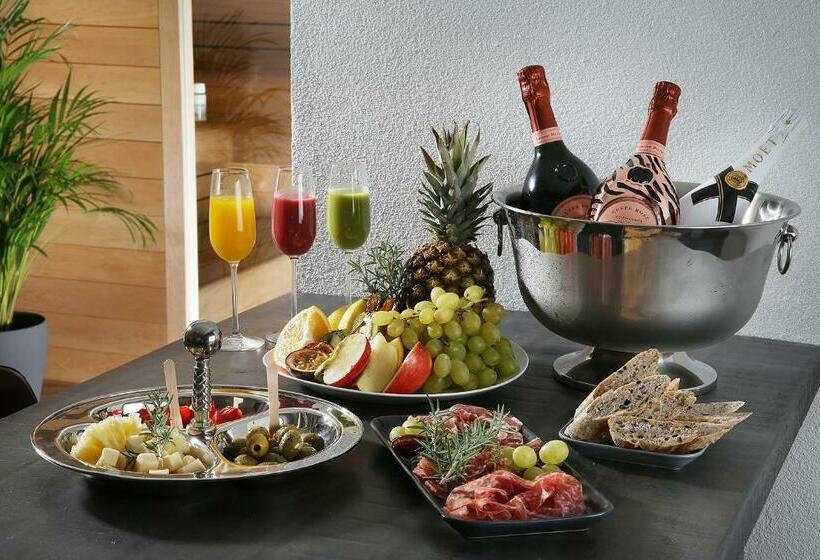 تختخواب و صبحانه Private Spa Lux With Whirlpool And Sauna In Zurich