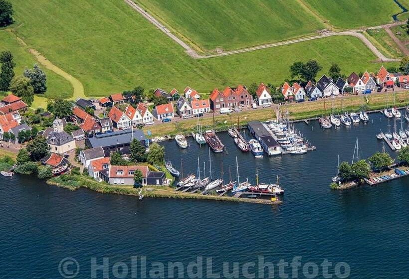 Bed and Breakfast Waterlands Genoegen