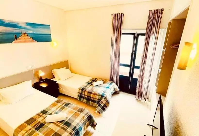 Retkeilymaja Central Atlantic Beach Guesthouse