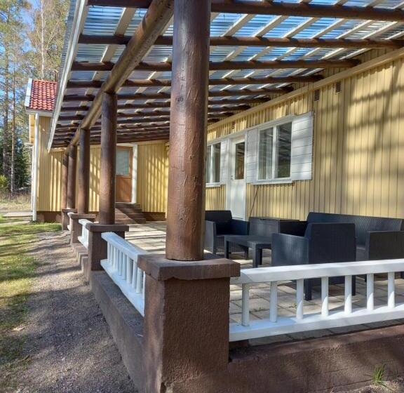 ユースホステル Villa Majatalot