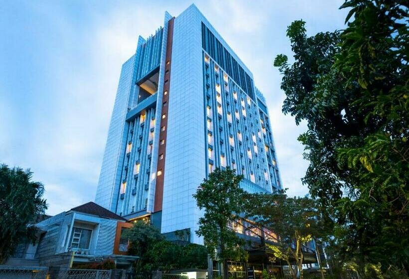 Grand Swiss Belhotel Darmo