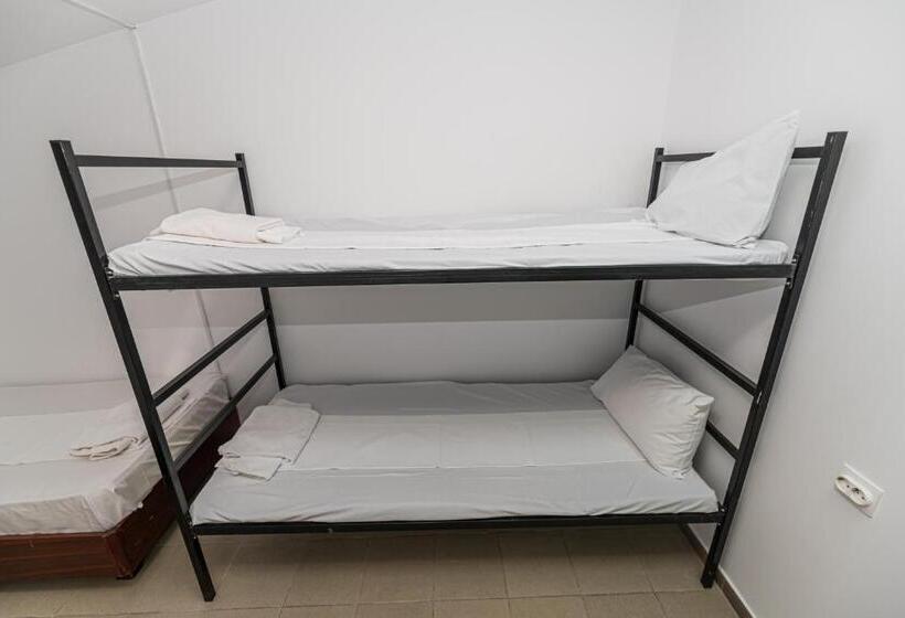 Hostel Ghimbav Airport