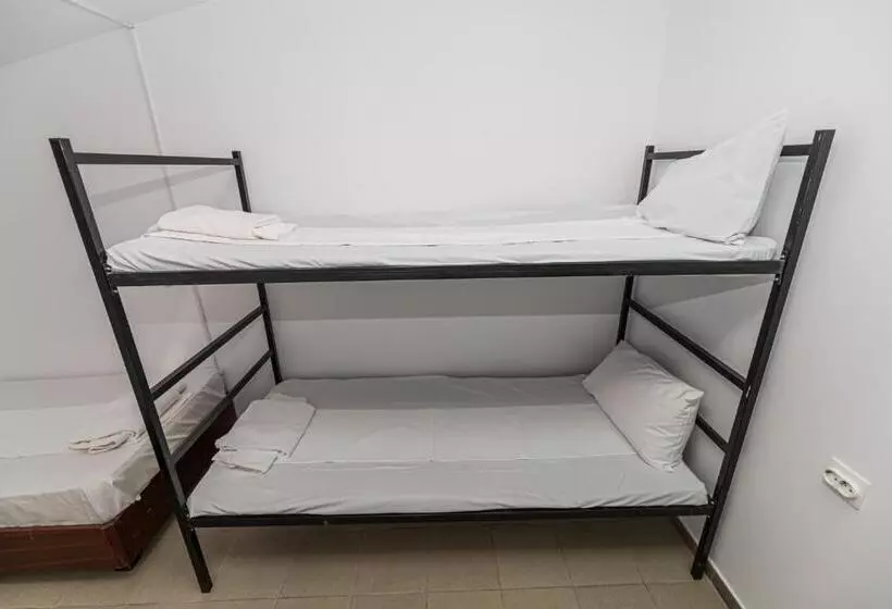 Hostel Ghimbav Airport