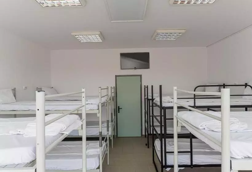 Hostel Ghimbav Airport