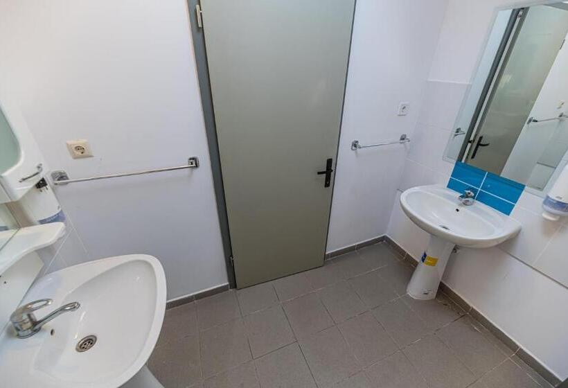 Hostel Ghimbav Airport