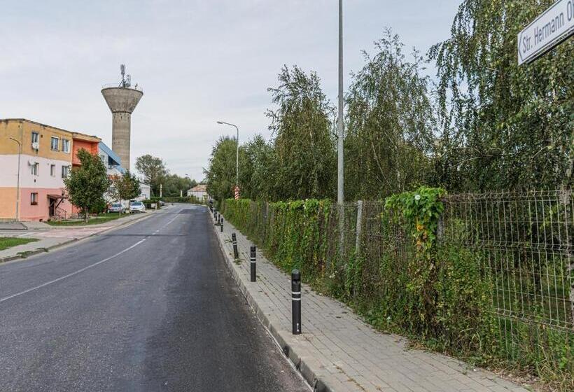 Hostel Ghimbav Airport