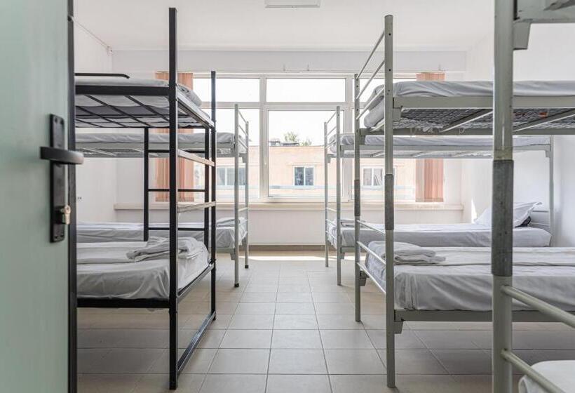 Hostel Ghimbav Airport