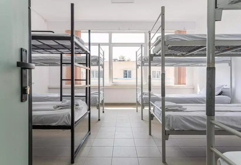 Hostel Ghimbav Airport