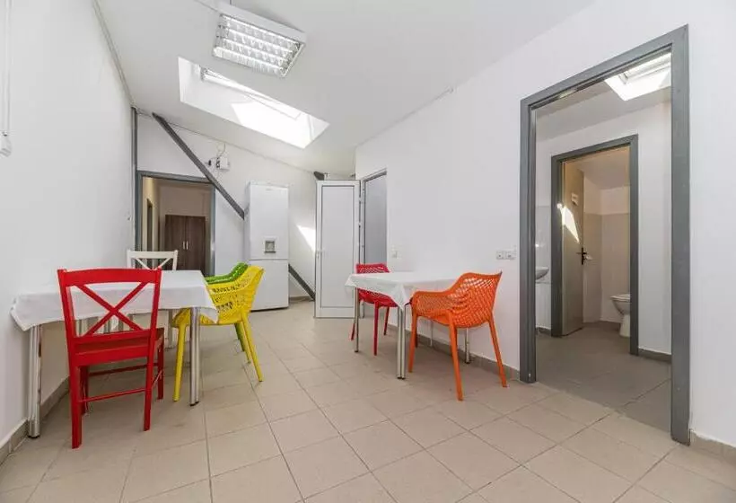 Hostel Ghimbav Airport