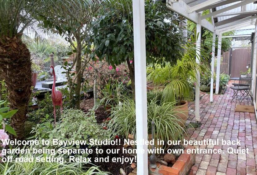 پانسیون Bayview Studio
