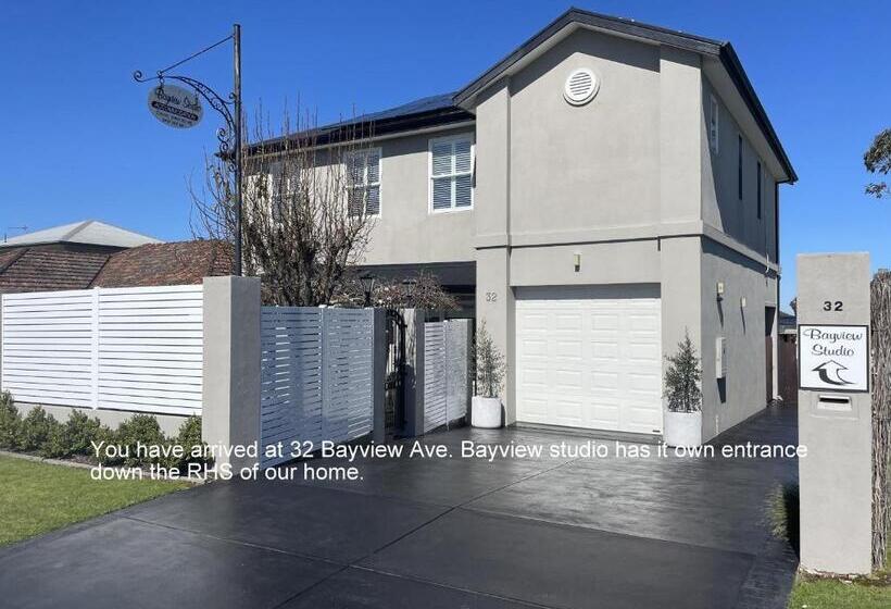 پانسیون Bayview Studio