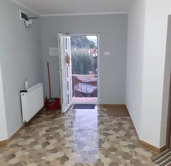 Pensiune Casa De Oaspeti Cristian