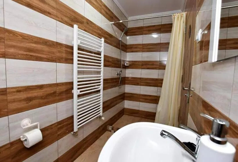 Pensiune Casa De Oaspeti Cristian