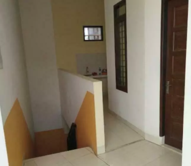 پانسیون Nidira Guest House