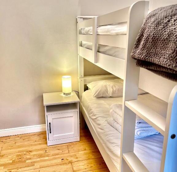 Пансион Picturesque Riverview Cottage Pettigo