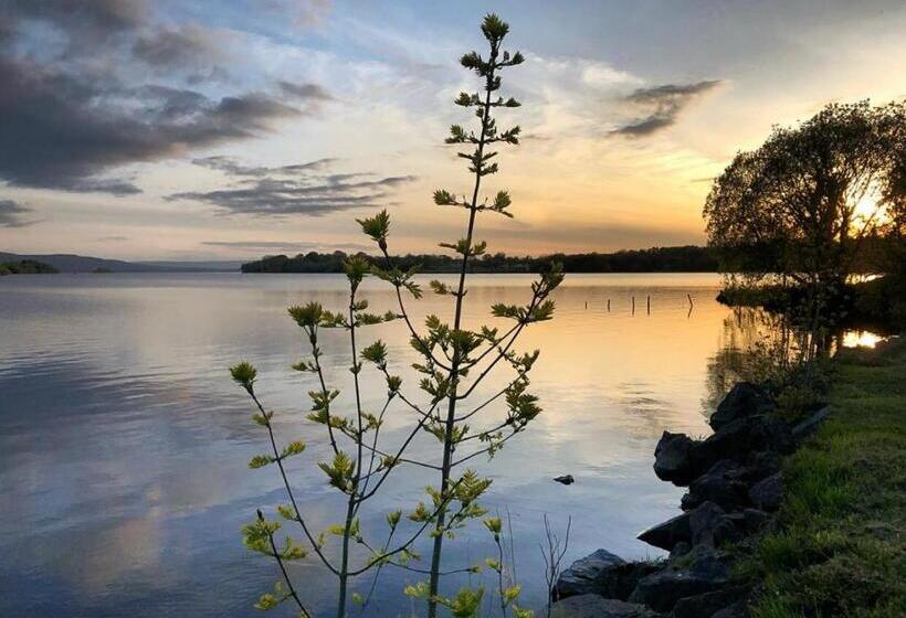Пансион Picturesque Riverview Cottage Pettigo